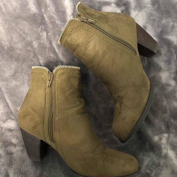 Slide Zip Ankle Bootie - Picture 4 of 6